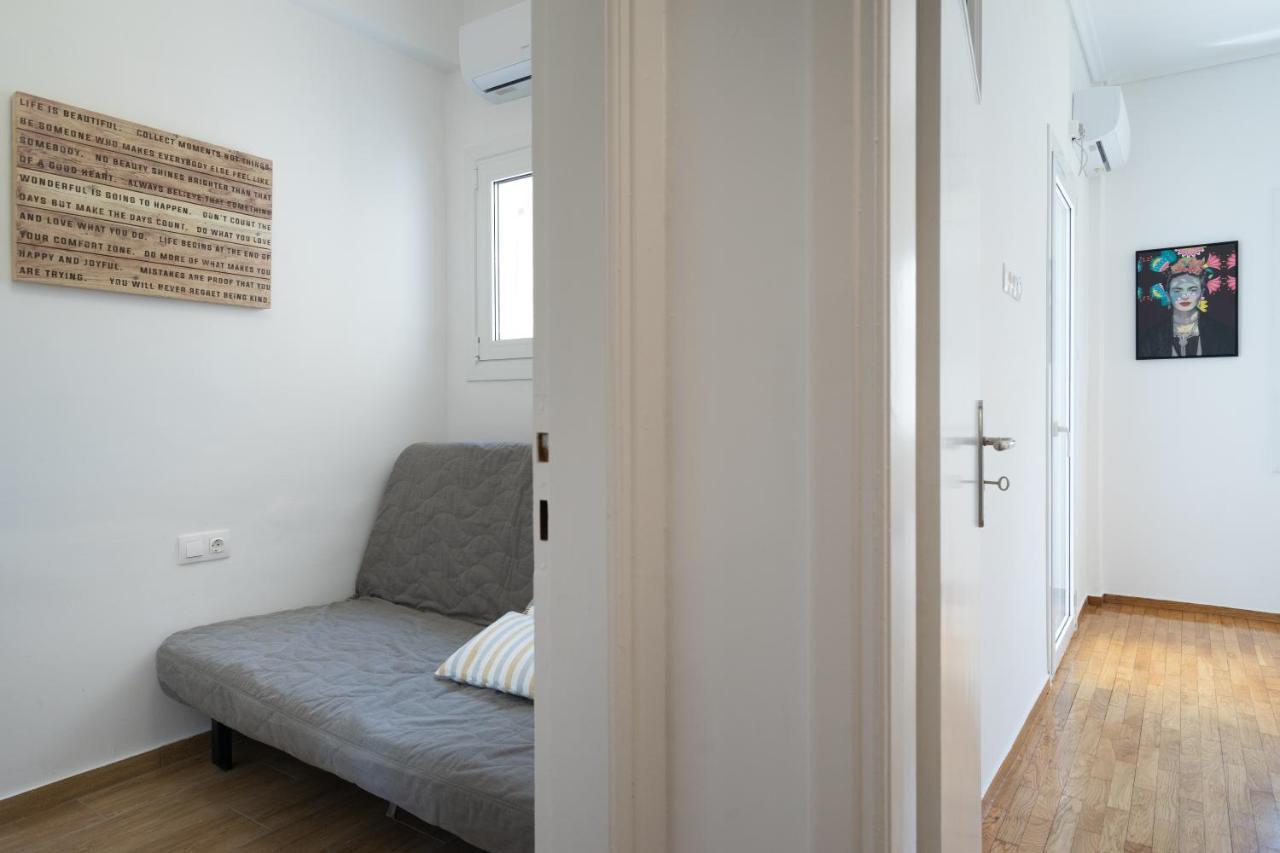 Апартаменты Newly Renovated 2Br Apt! Афины Экстерьер фото