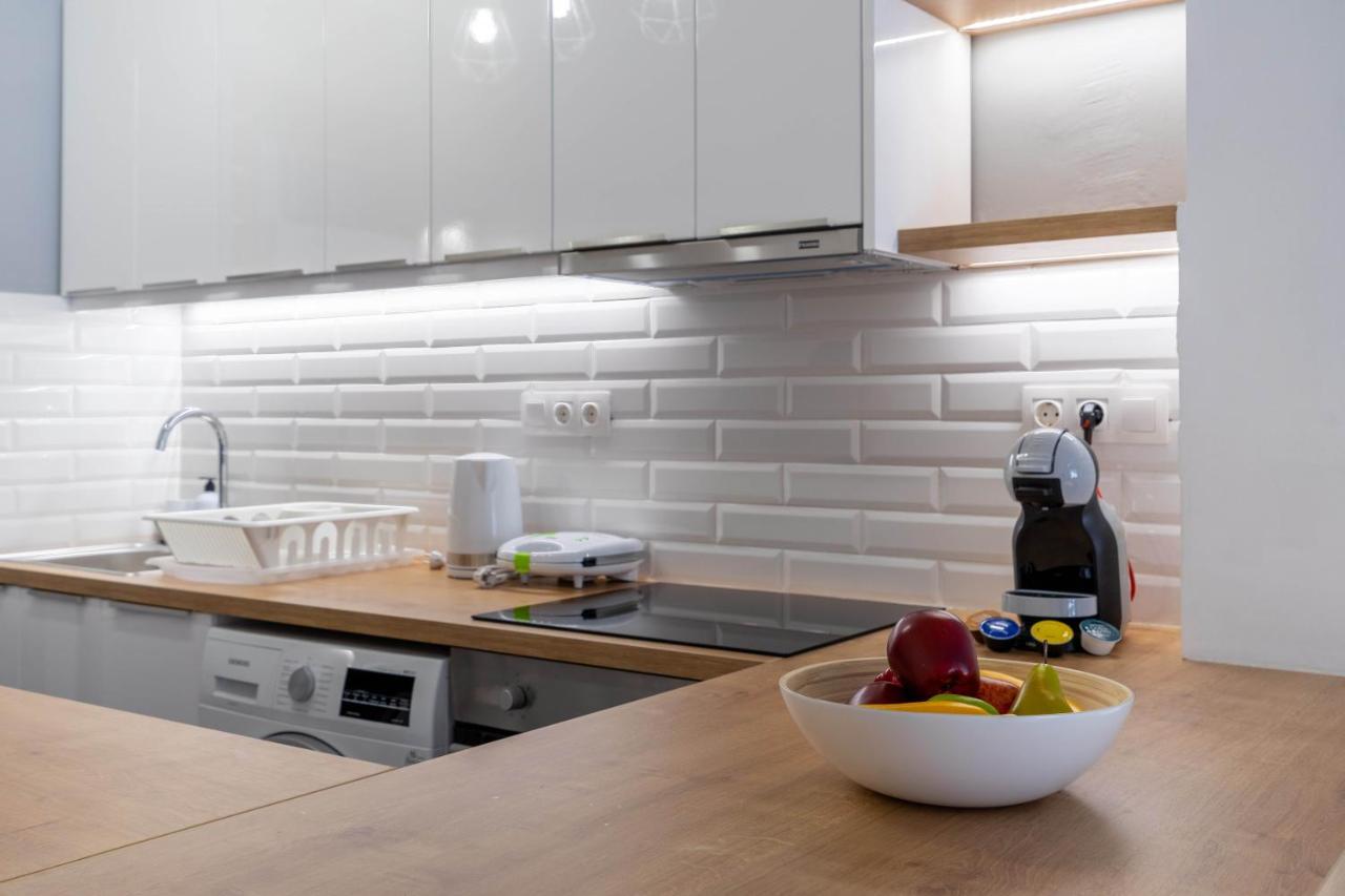Апартаменты Newly Renovated 2Br Apt! Афины Экстерьер фото